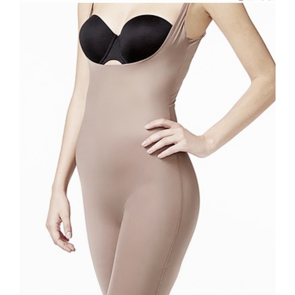 🍂 SPANX 1 PIECE REVERSE SHAPER/SMOOTHER NUDE - Picture 1 of 6